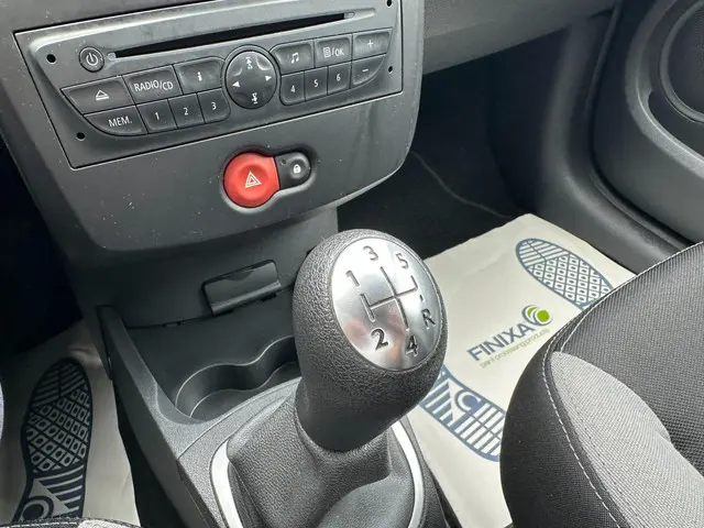 Renault Clio 1.2 Authentique 2012 Benzine 17