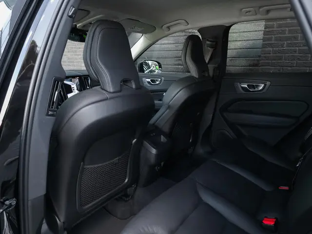 Volvo XC60 2.0 B5 Momentum Business 2022 Benzine 26