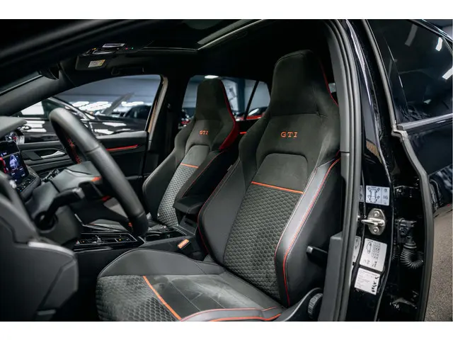Volkswagen Golf 2.0 TSI GTI Clubsport 2024 Benzine 16