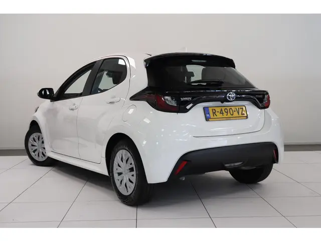 Toyota Yaris 1.5 Hybrid Active 2022 Hybride Benzine 8