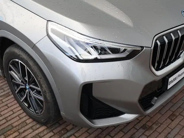 BMW X1 xDrive25e 2025 Hybride Benzine 48