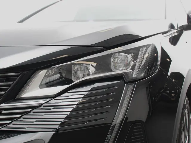 Peugeot 5008 1.2 PureTech GT Black Pack 2024 Benzine 28