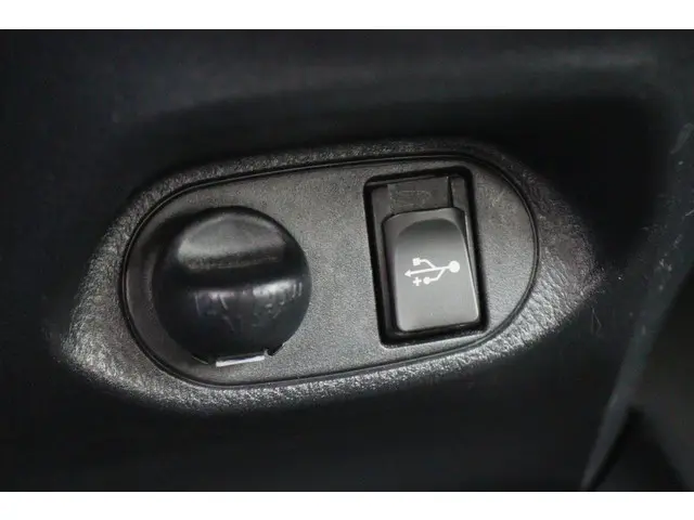 Toyota Yaris 1.3 VVT-i Lounge 2015 Benzine 39