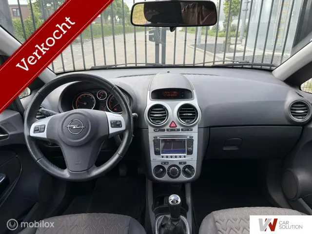 Opel Corsa 1.4-16V Anniversary Edition 2013 Benzine 12