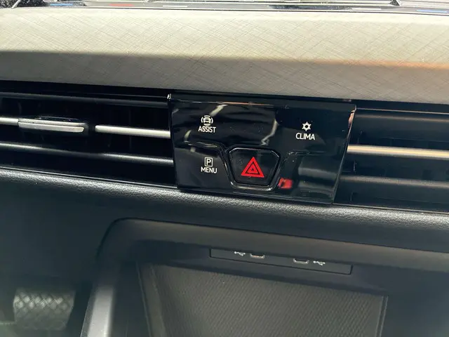 Volkswagen Golf 1.0 eTSI 110pk DSG Life 2022 Benzine 15