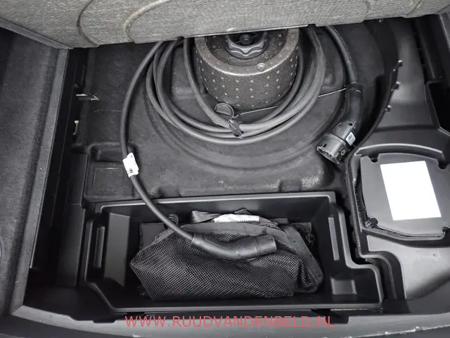 Audi Q8 e-tron 50 QUATTRO S-LINE 2023 Elektrisch 35