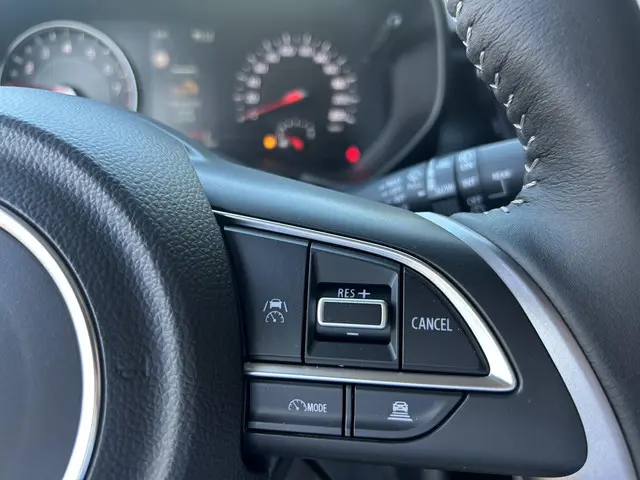 Suzuki Swift 1.2 Select Smart Hybrid 2025 Benzine 10