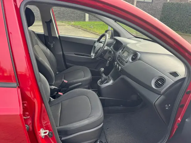 Hyundai i10 1.0i i-Motion 2018 Benzine 3