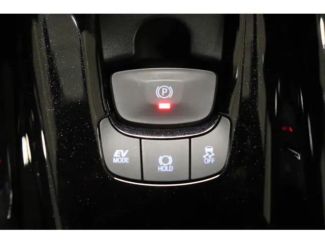 Toyota C-HR 1.8 Hybrid Style, 2019 Hybride Benzine 32