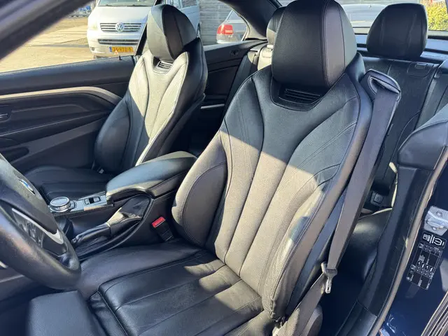 BMW 4 Serie Cabrio 428i High Executive 2015 Benzine 12