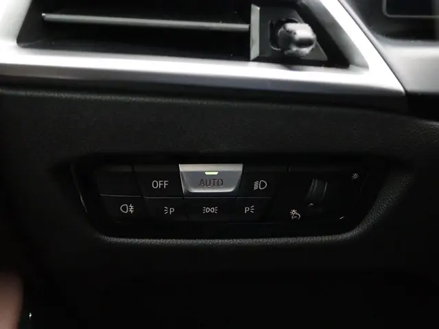 BMW 3 Serie Sedan 330e 2025 Hybride Benzine 14