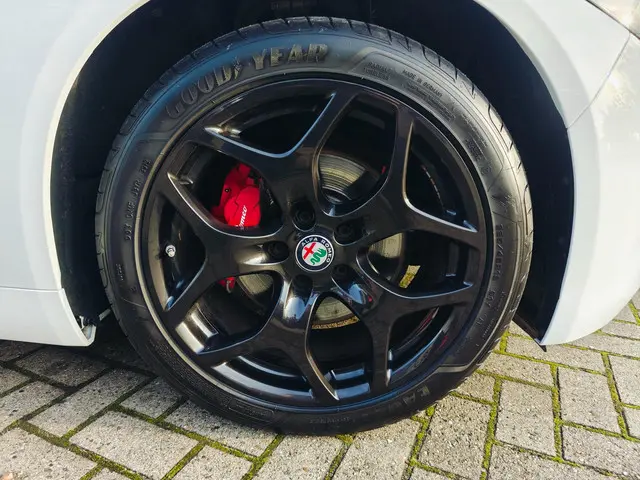 Alfa Romeo Giulia 2.0T Super 2021 Benzine 8