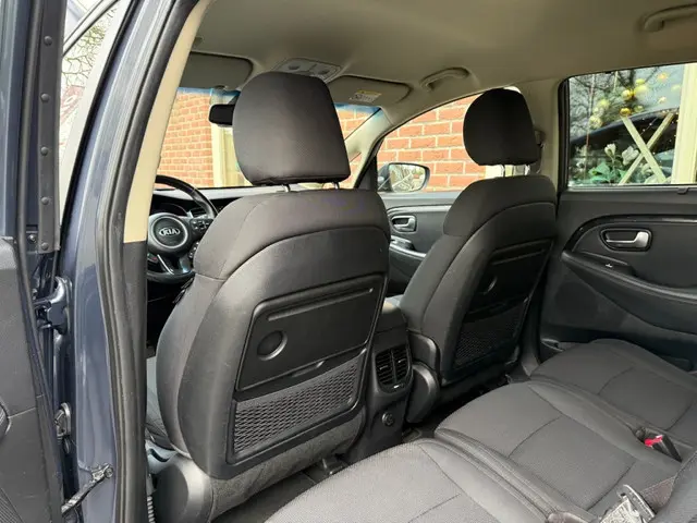 Kia Carens 1.6 GDi ExecutiveL. 2016 Benzine 4