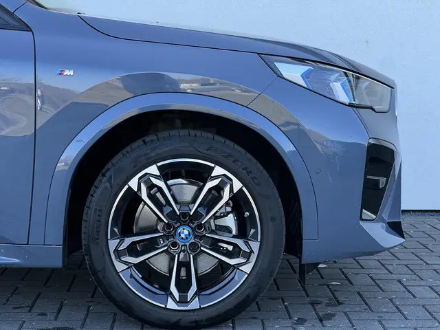 BMW iX2 xDrive30 67 kWh 2024 Elektrisch 32