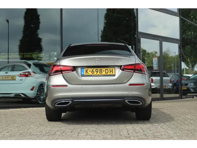 Mercedes-Benz A-Klasse 180 PREMIUM PLUS 2020 Benzine 10