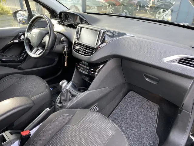 Peugeot 208 1.2 PureTech Allure 2018 Benzine 33