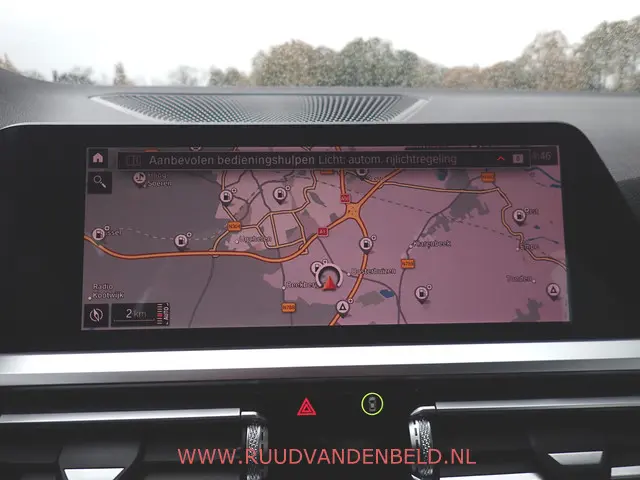 BMW 3 Serie 318i 2021 Benzine 13