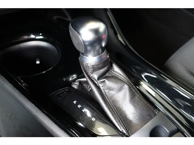 Toyota C-HR 1.8 Hybrid Dynamic, 2018 Hybride Benzine 28