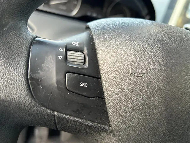 Peugeot 208 1.2 Airco en parkeerhulp 2018 Benzine 24