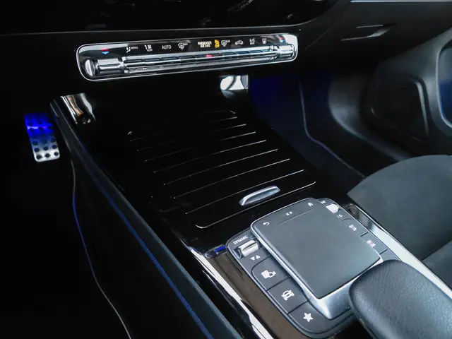 Mercedes-Benz A-Klasse 250e AMG 2020 Hybride Benzine 19