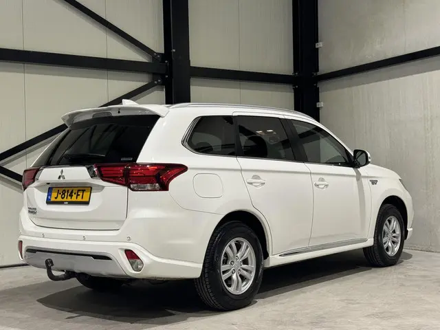 Mitsubishi Outlander 2.4 PHEV Pure 2020 Hybride Benzine 2