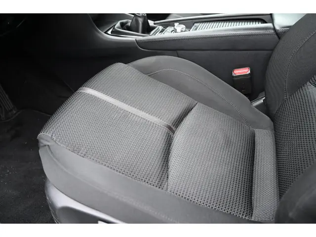Mazda 3 SkyActiv-G 120 6MT SkyLease+ 2018 Benzine 12