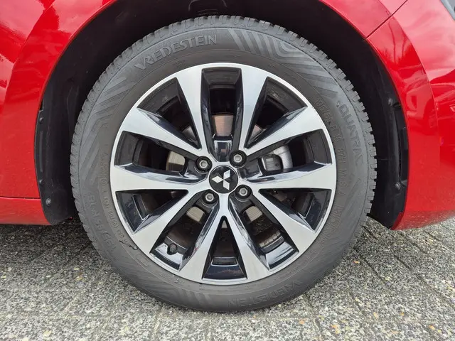 Mitsubishi Colt 1.0T MT Intense 2024 Benzine 25