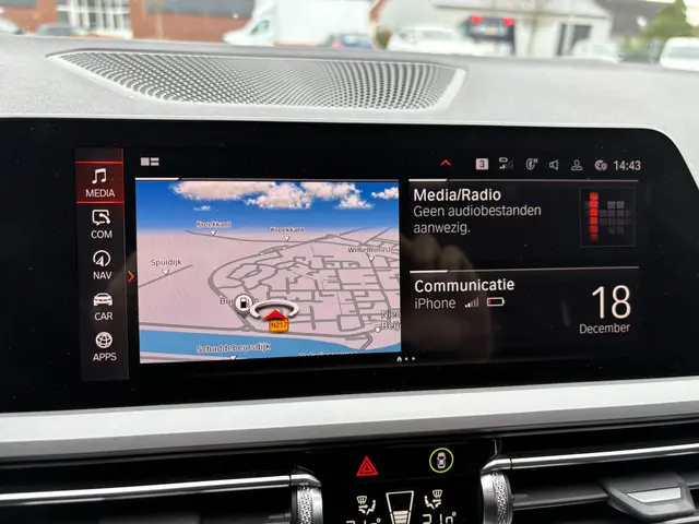 BMW 3 Serie Touring 320i High Executive M 2022 Benzine 21