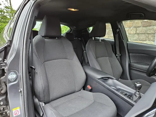 Toyota C-HR 1.2 Active 2018 Benzine 12