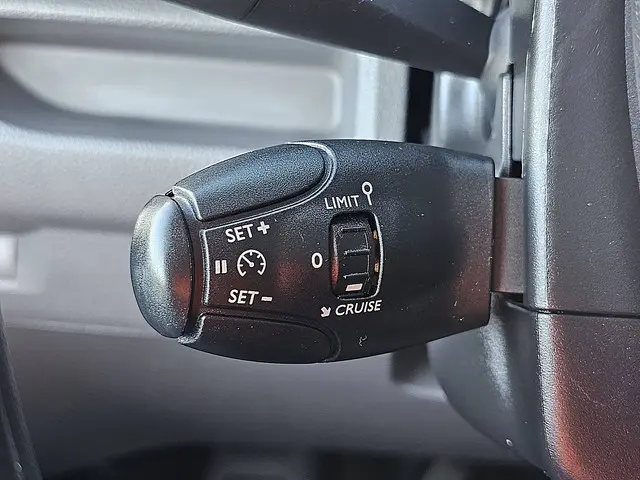 Opel Vivaro 1.5 2022 Diesel 12