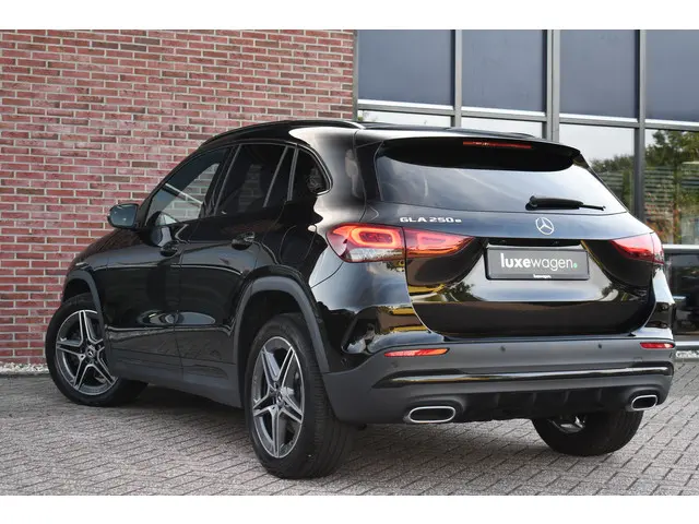 Mercedes-Benz GLA 250 e AMG 2021 Hybride Benzine 20