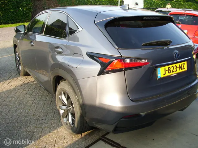Lexus NX 300h AWD F Sport Line 2016 Hybride Benzine 16