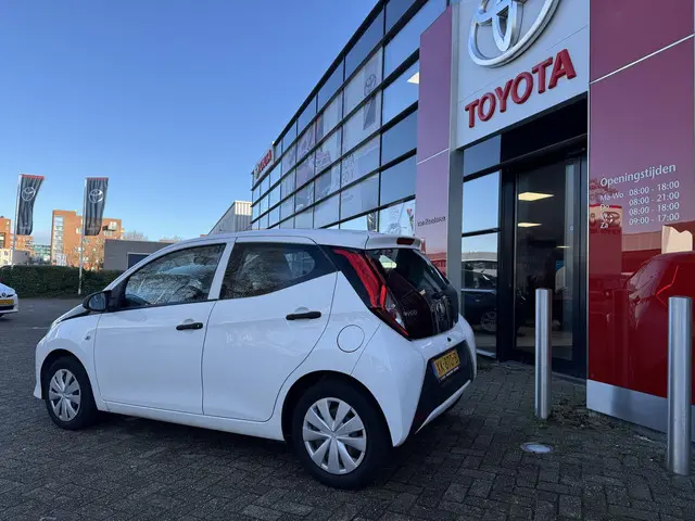 Toyota Aygo 1.0 VVT-i X-Fun, Bluetooth 2019 Benzine 3