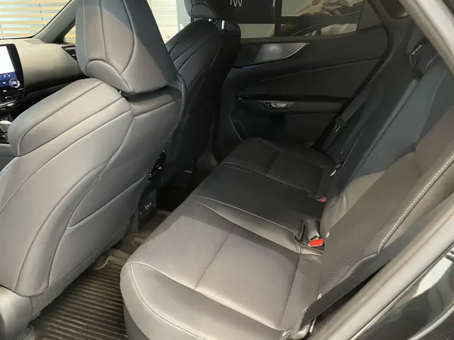 Lexus NX 450h+ AWD F SPORT Line 2022 Hybride Benzine 15