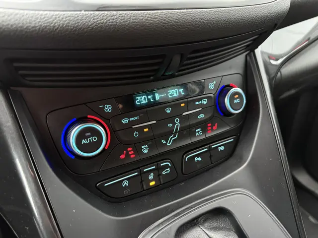 Ford C-MAX 1.5 Titanium 2015 Benzine 31