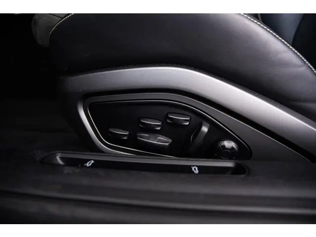 Porsche 911 3.0 Carrera 4 GTS 2022 Benzine 18