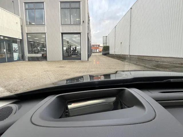 Jaguar XE 2.0 Portfolio 2015 Benzine 58