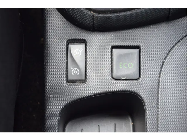 Renault Clio 0.9 TCe ECO Night&Day 2014 Benzine 24