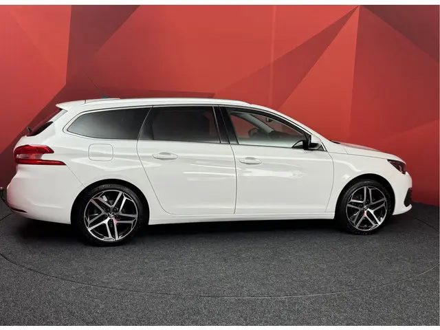 Peugeot 308 SW 1.2 PureTech GT 2018 Benzine 17