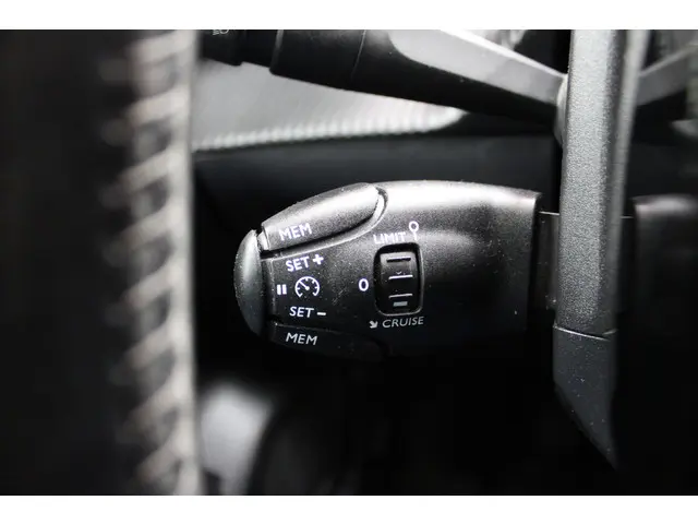 Peugeot 208 1.2 PureTech Active Pack 2021 Benzine 18