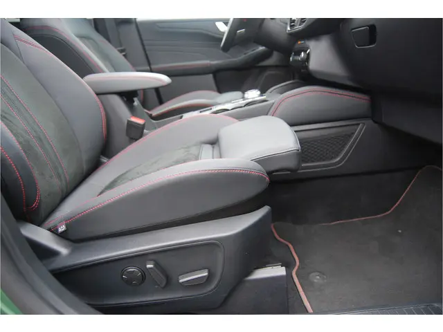 Ford Kuga 2.5 PHEV 243PK ST-Line X 2025 Hybride Benzine 39