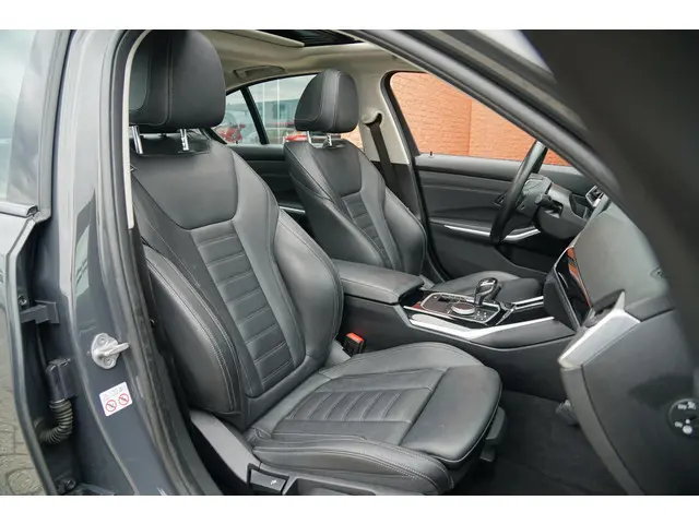 BMW 3 Serie 318i High Executive 2021 Benzine 12