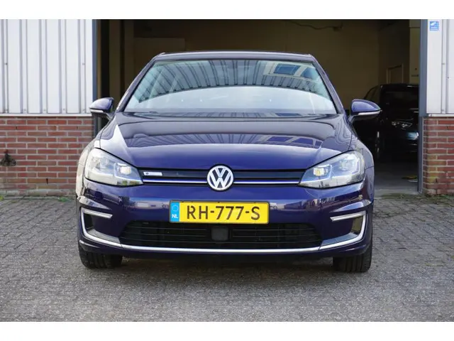 Volkswagen e-Golf 2