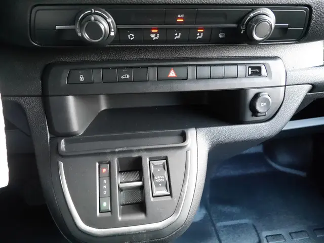 Peugeot e-Expert EV L3 75 kWh 2024 Elektrisch 26