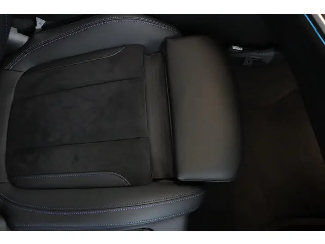 BMW 3 Serie 320e 2024 Hybride Benzine 39