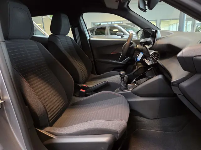 Peugeot 2008 1.2 PureTech Active Pack 2023 Benzine 18