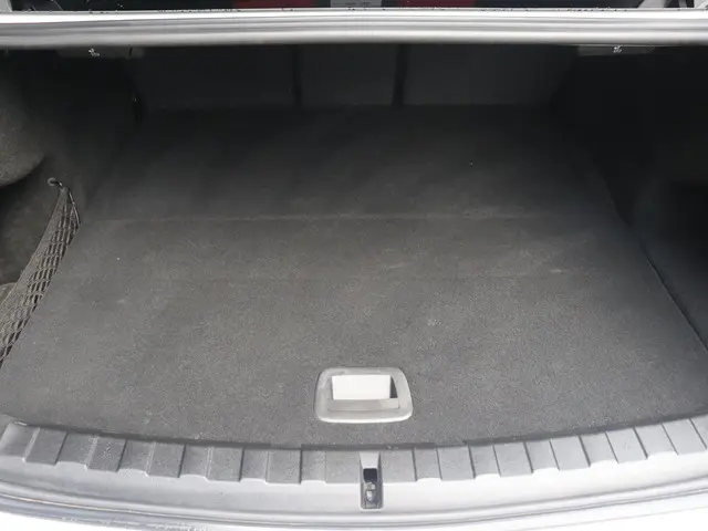 BMW 3 Serie Sedan 330e 2023 Hybride Benzine 12