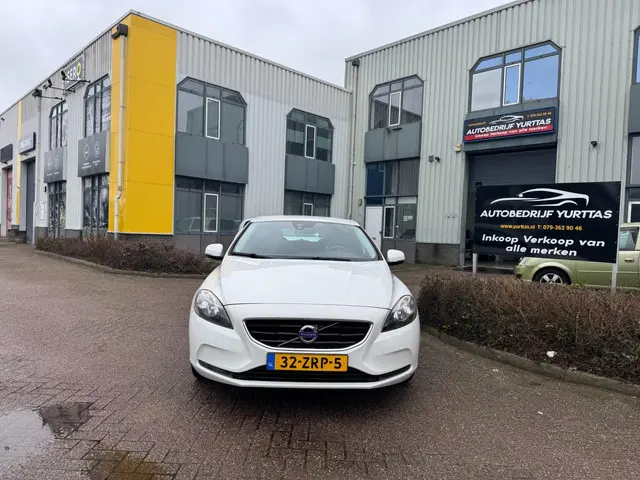 Volvo V40 1.6 T3 Momentum 2013 Benzine 2