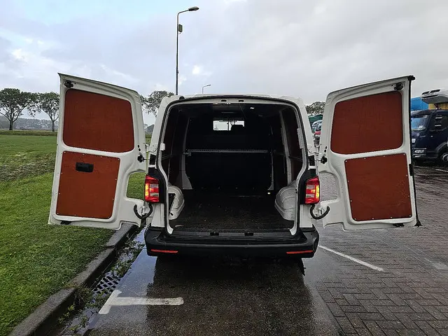 Volkswagen Transporter 2.0 TDI 2016 Diesel 11