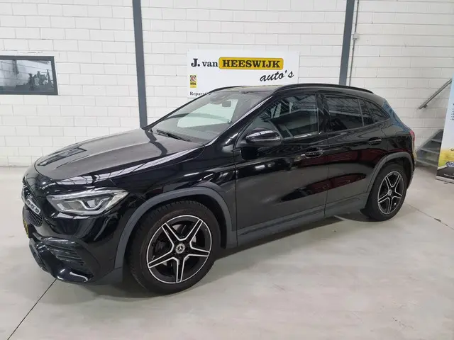 Mercedes-Benz GLA 200 Business Solution AMG 2021 Benzine